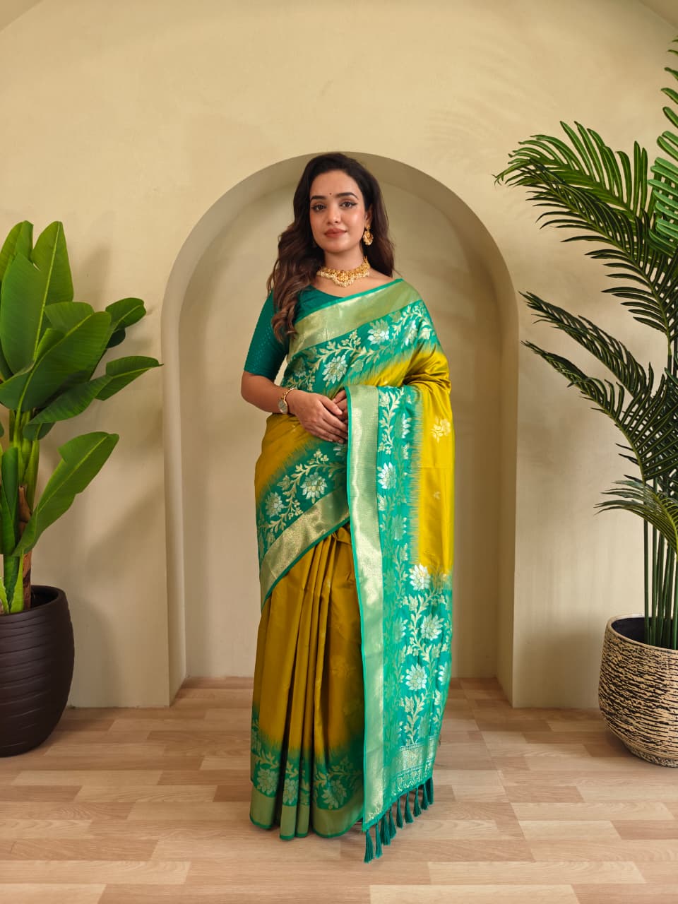 Fulpati Dual Tone Silk Saree