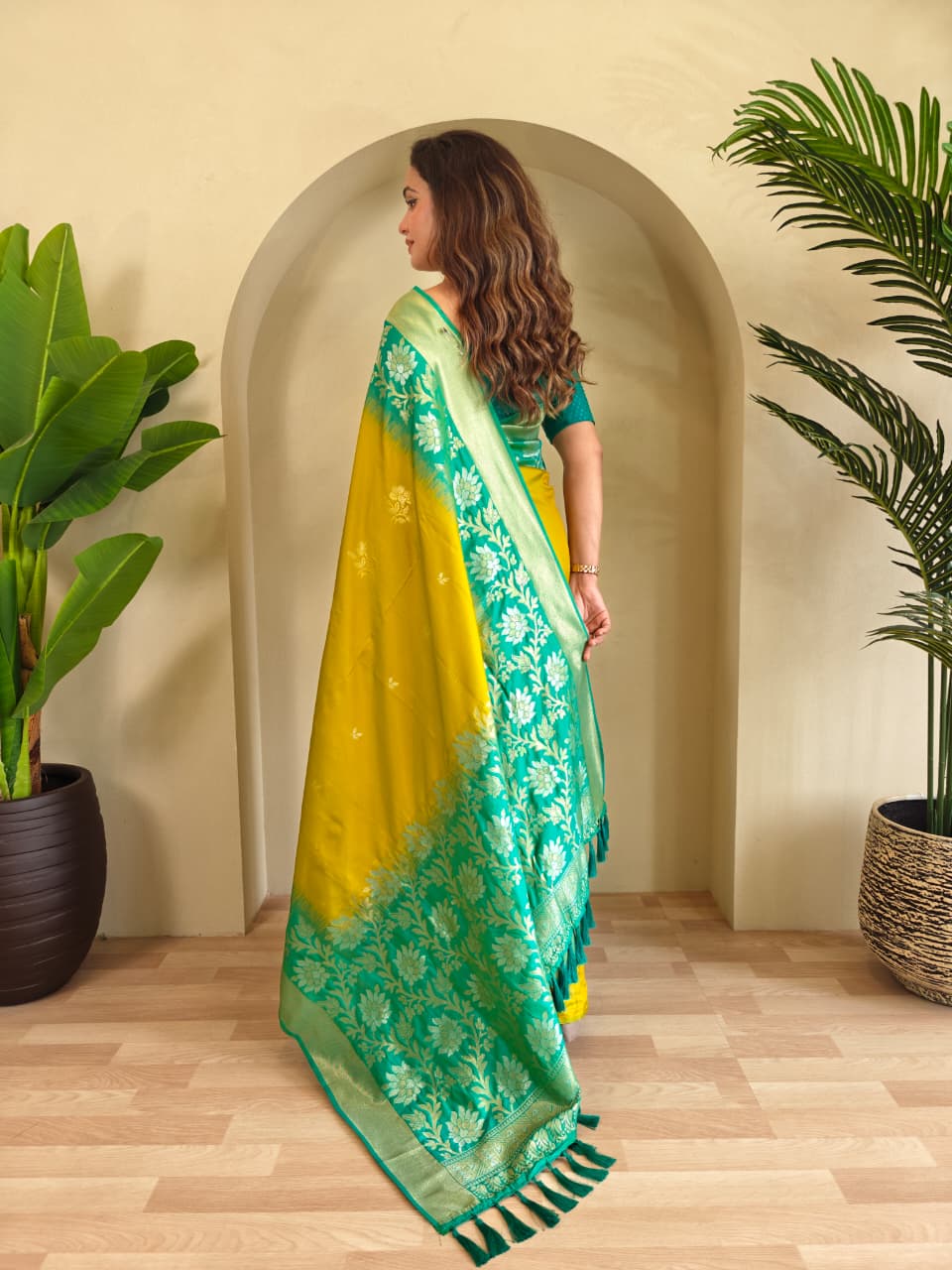 Fulpati Dual Tone Silk Saree